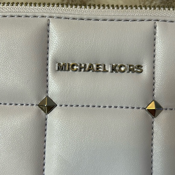 EUC Micheal Kors jet set large zip pouch. - Picture 2 of 7
